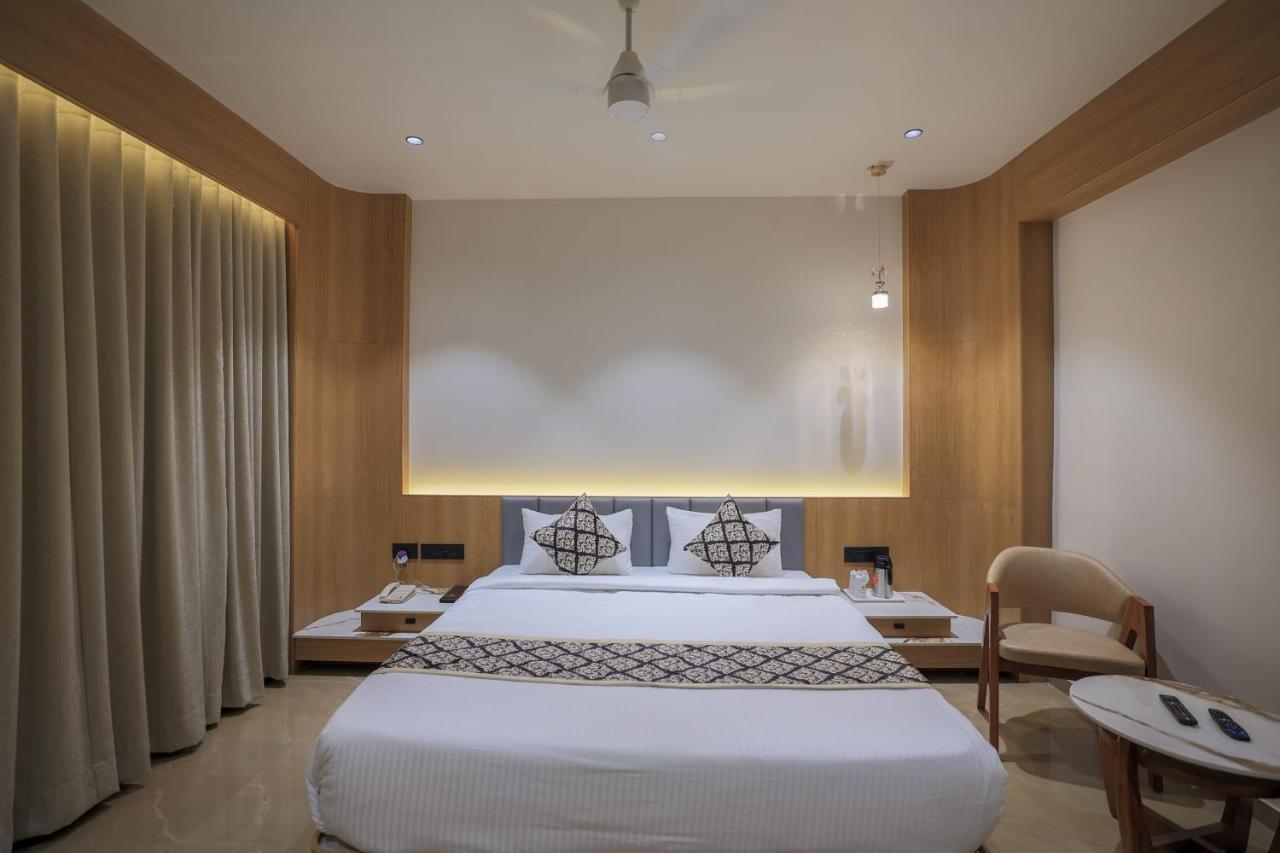 Hotel Aditya Mansingh Inn โสมนัส ภายนอก รูปภาพ