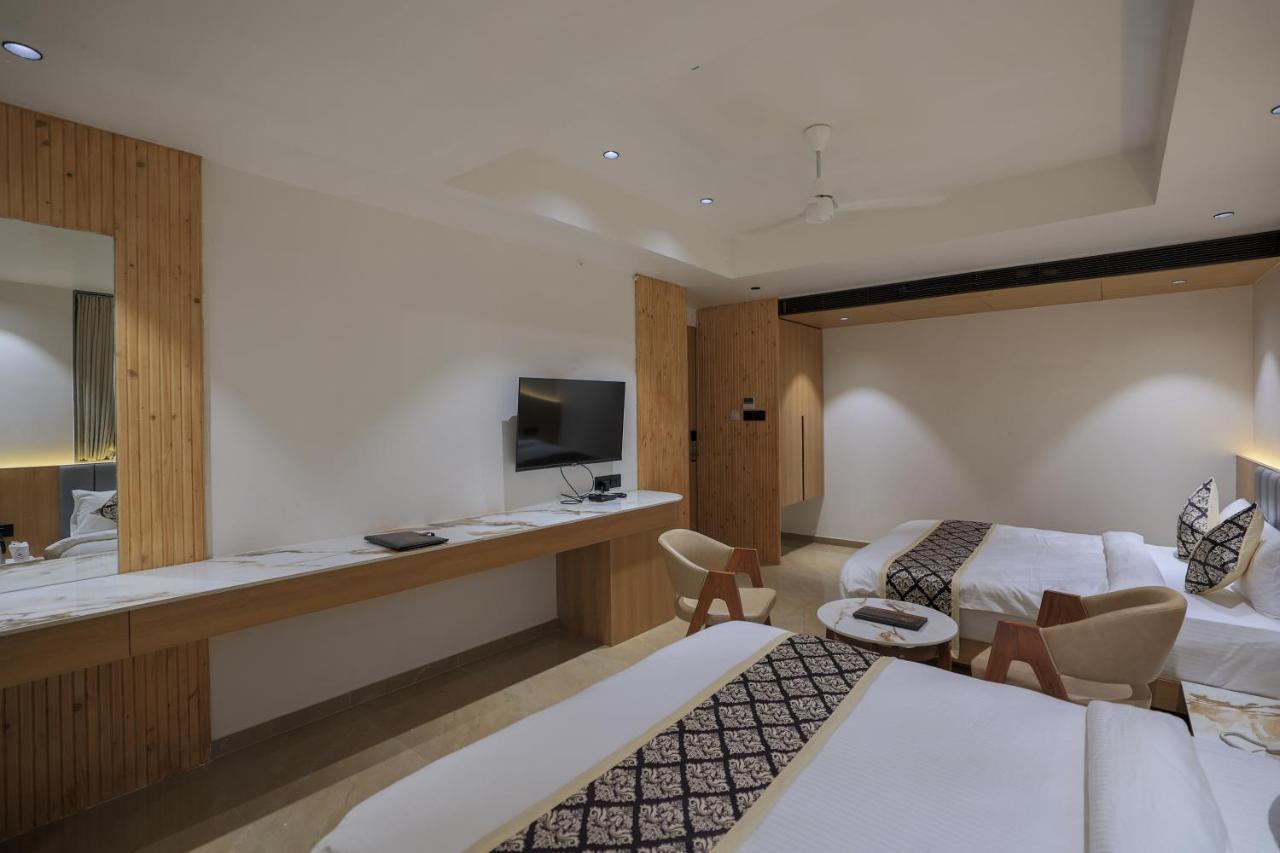 Hotel Aditya Mansingh Inn โสมนัส ภายนอก รูปภาพ