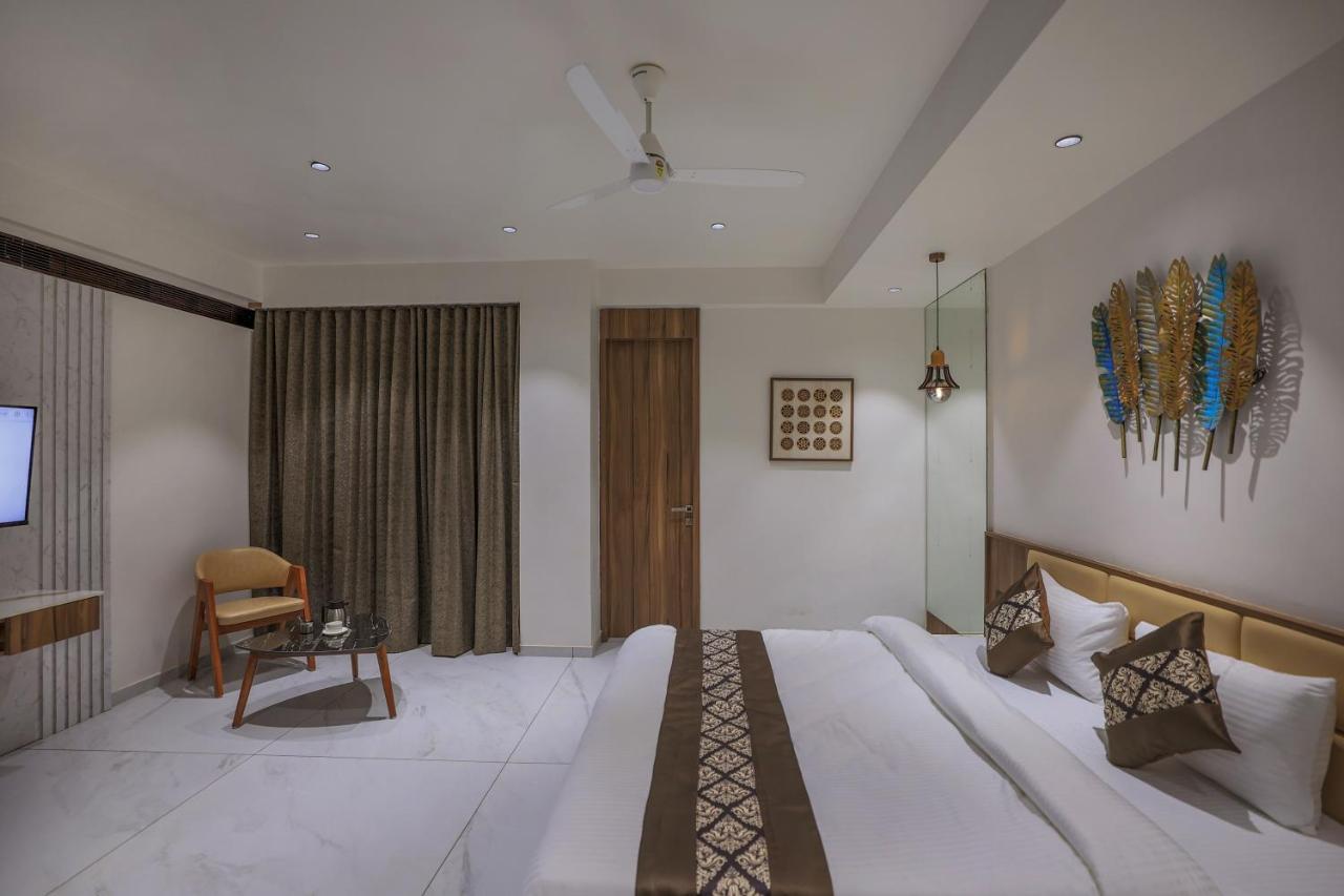 Hotel Aditya Mansingh Inn โสมนัส ภายนอก รูปภาพ