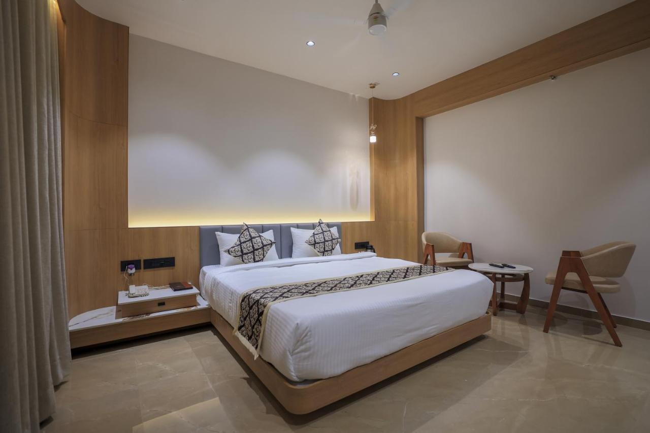 Hotel Aditya Mansingh Inn โสมนัส ภายนอก รูปภาพ
