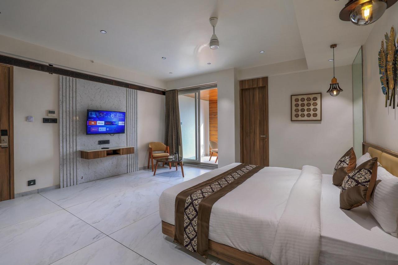 Hotel Aditya Mansingh Inn โสมนัส ภายนอก รูปภาพ
