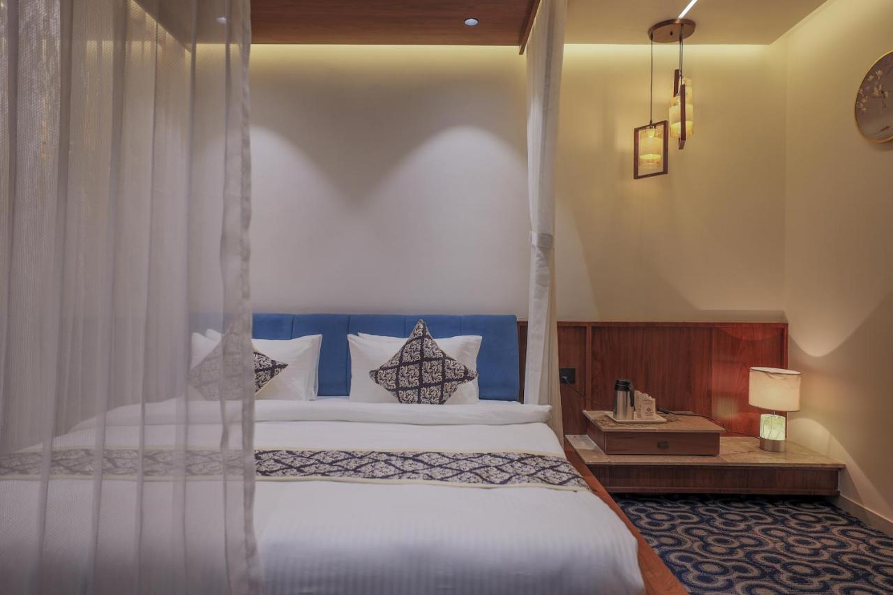 Hotel Aditya Mansingh Inn โสมนัส ภายนอก รูปภาพ