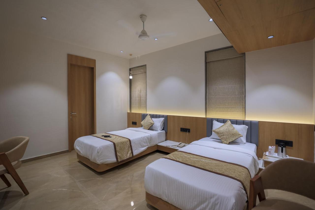 Hotel Aditya Mansingh Inn โสมนัส ภายนอก รูปภาพ