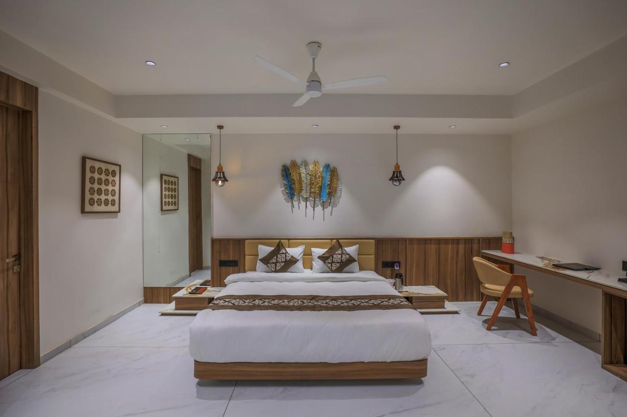 Hotel Aditya Mansingh Inn โสมนัส ภายนอก รูปภาพ