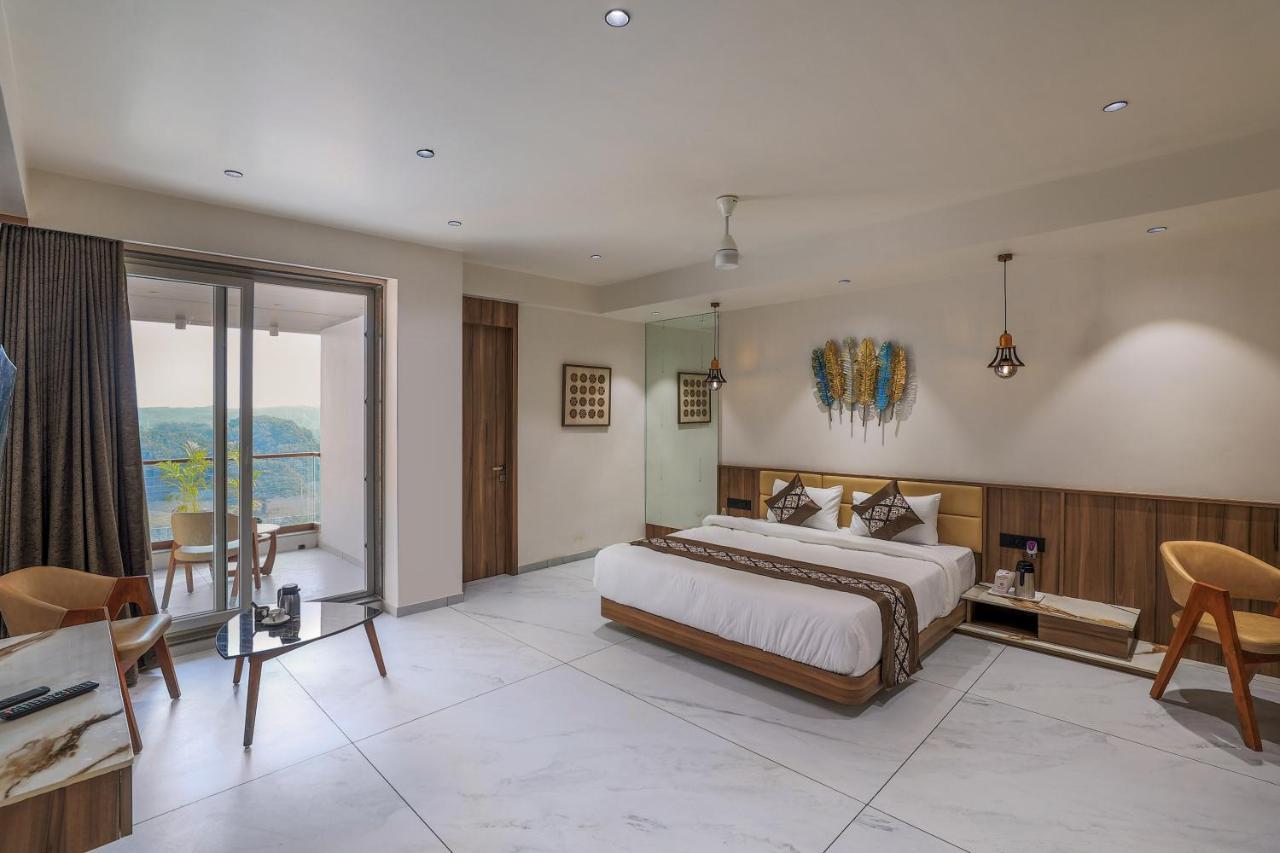 Hotel Aditya Mansingh Inn โสมนัส ภายนอก รูปภาพ