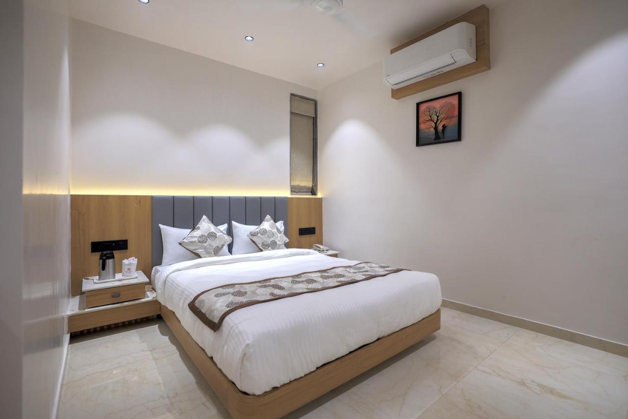 Hotel Aditya Mansingh Inn โสมนัส ภายนอก รูปภาพ