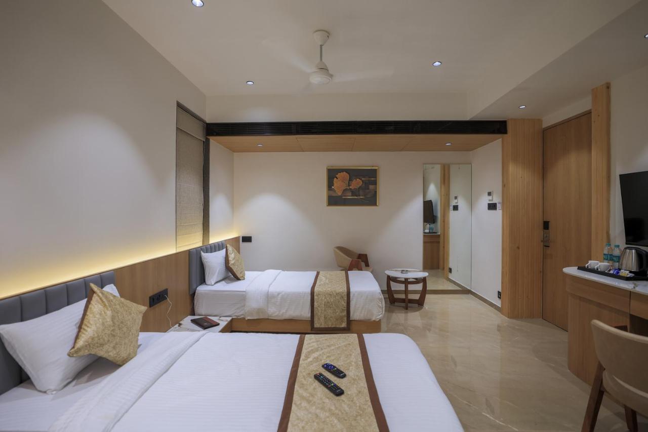 Hotel Aditya Mansingh Inn โสมนัส ภายนอก รูปภาพ