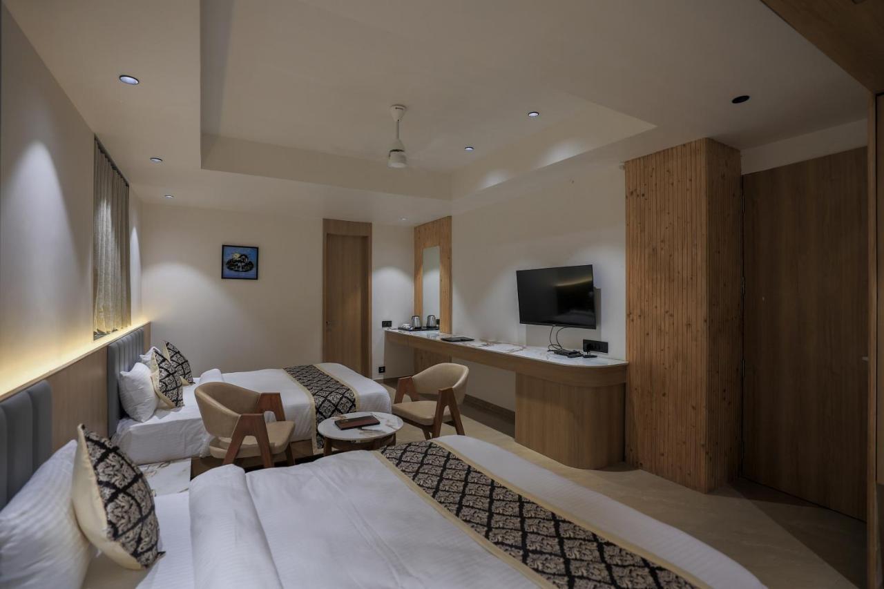 Hotel Aditya Mansingh Inn โสมนัส ภายนอก รูปภาพ