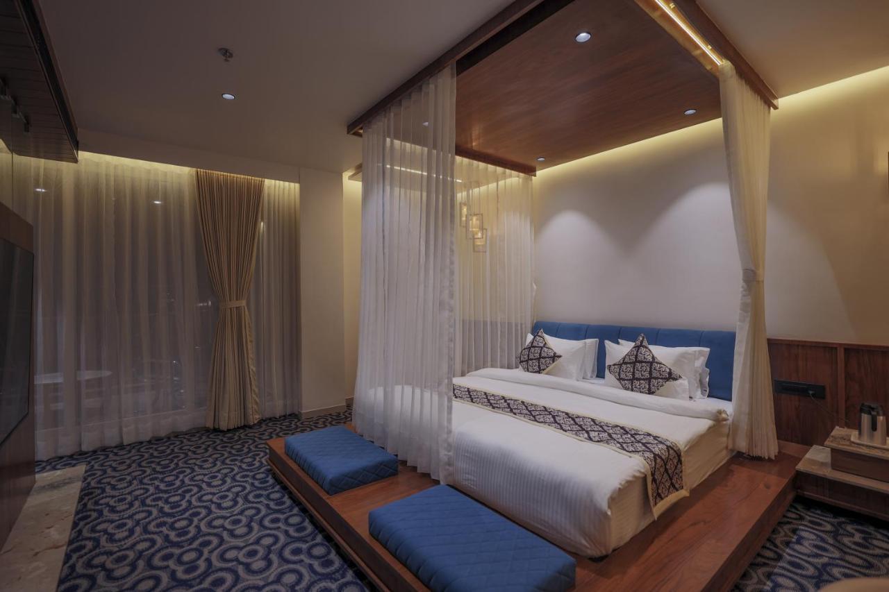 Hotel Aditya Mansingh Inn โสมนัส ภายนอก รูปภาพ