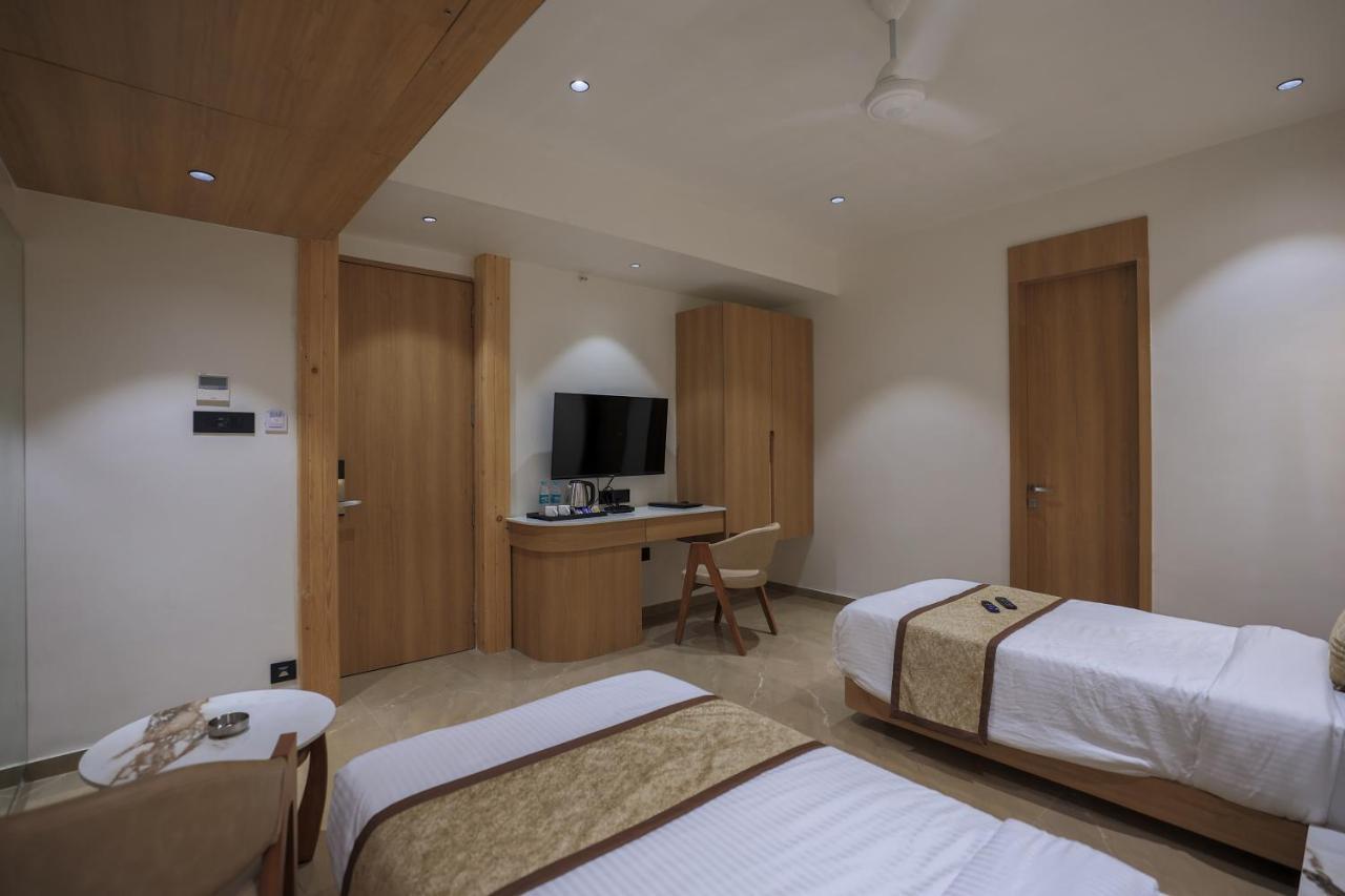 Hotel Aditya Mansingh Inn โสมนัส ภายนอก รูปภาพ