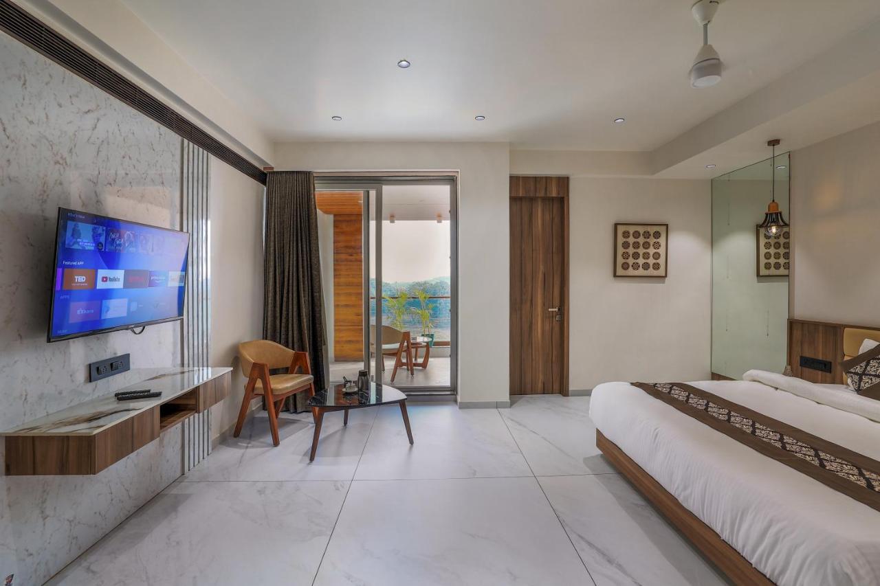 Hotel Aditya Mansingh Inn โสมนัส ภายนอก รูปภาพ