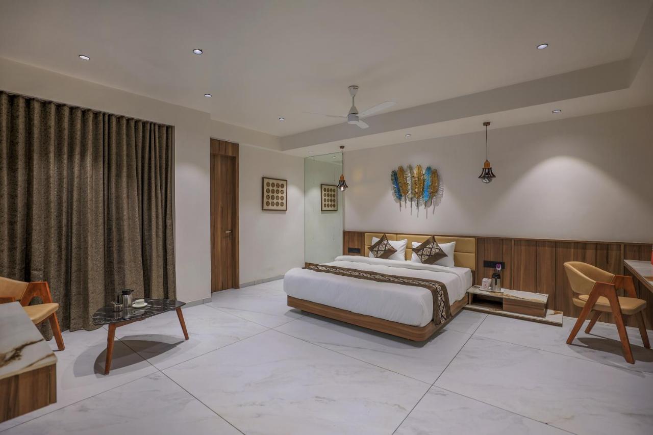 Hotel Aditya Mansingh Inn โสมนัส ภายนอก รูปภาพ