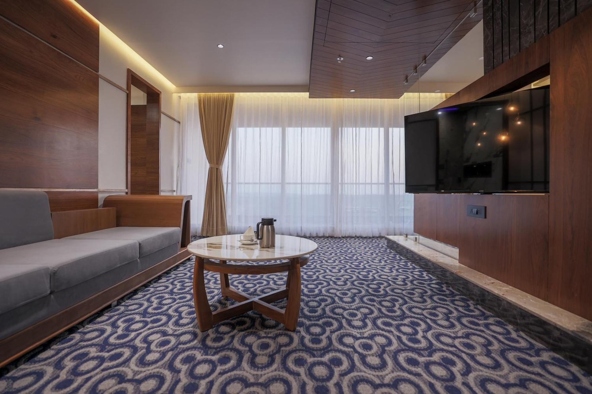 Hotel Aditya Mansingh Inn โสมนัส ภายนอก รูปภาพ