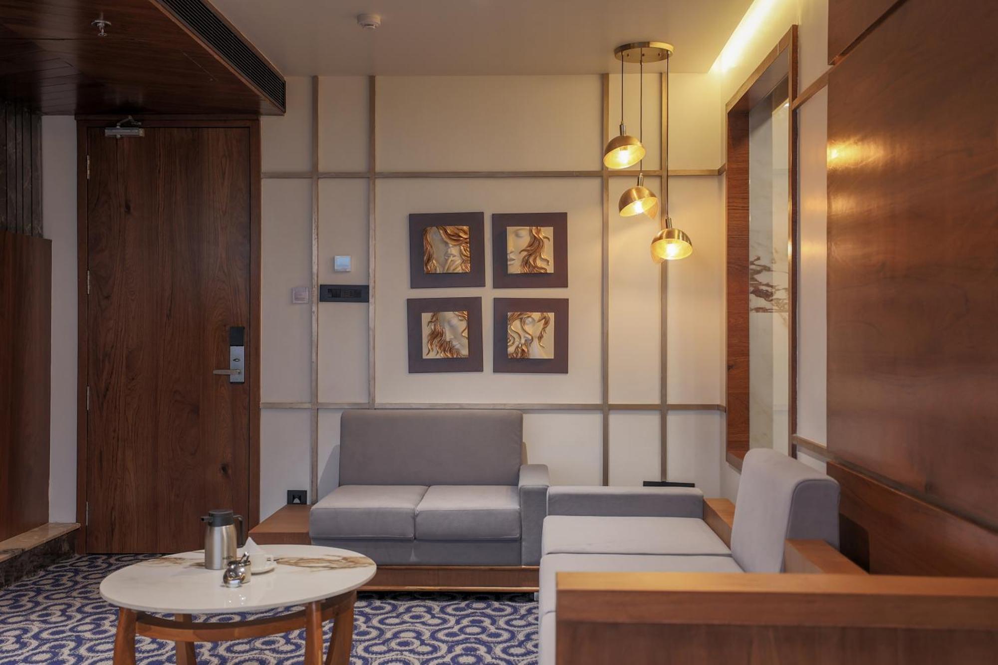 Hotel Aditya Mansingh Inn โสมนัส ภายนอก รูปภาพ
