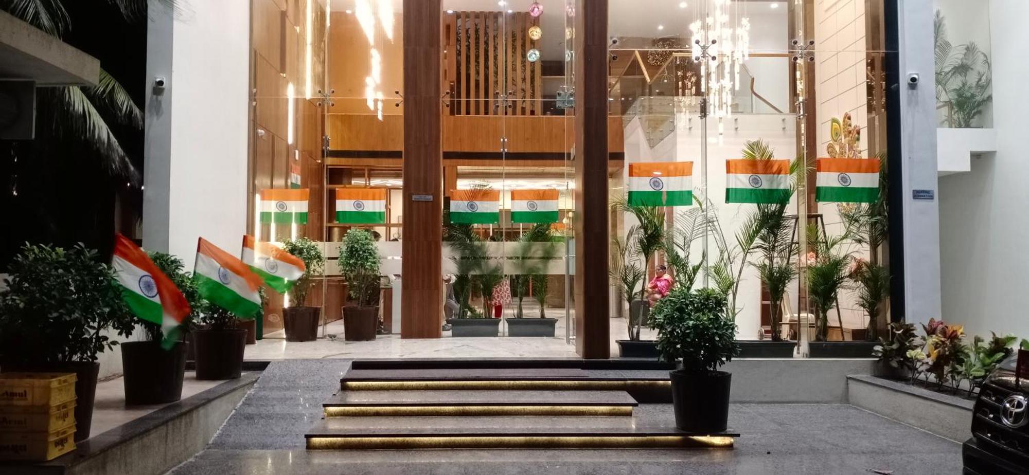 Hotel Aditya Mansingh Inn โสมนัส ภายนอก รูปภาพ
